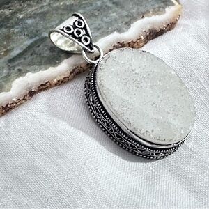 Hand Artisan RAW QUARTZ White Druzy Oval Pendant Necklace Ornate Silver Bezel